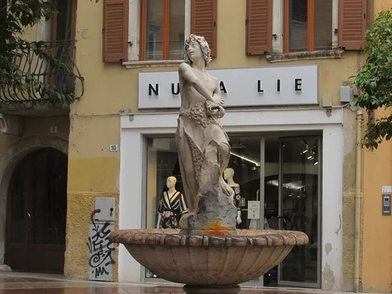 Fontana del Fauno innamorato
