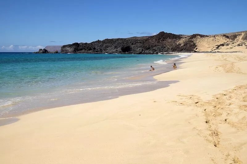 Villa with private pool, Sat. and Wifi in Marina Rubicon 400 m from Playa Dorada