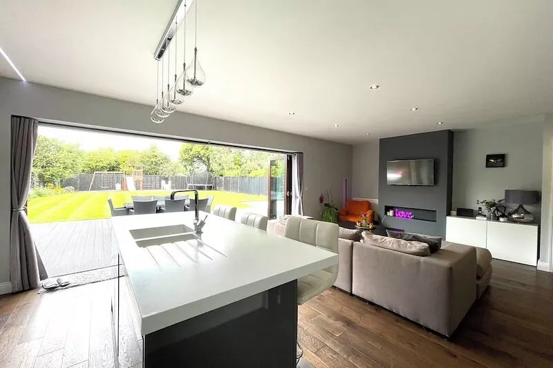 Luxury modern house in the heart of the New Forest & close to the beaches.