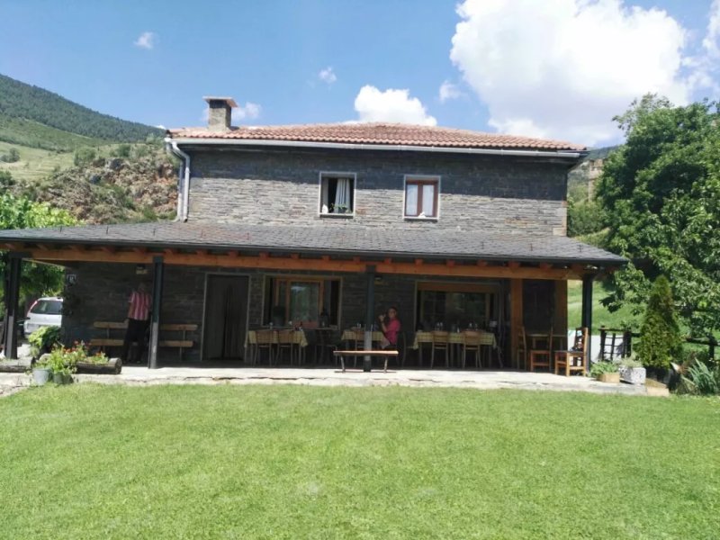 Hostal La Canal