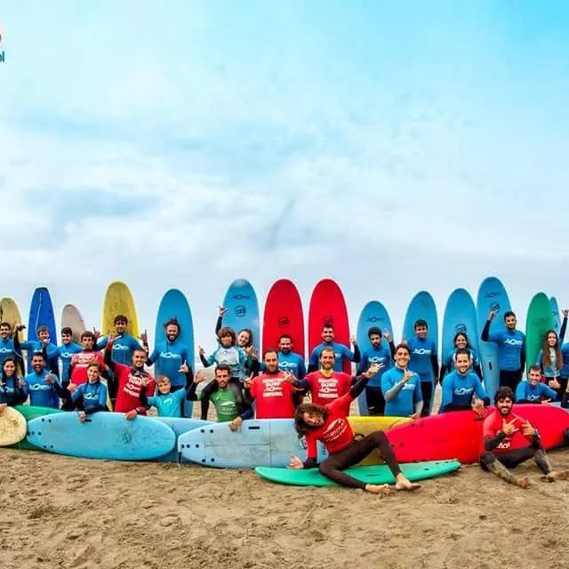Family Surfers - Las Dunas Surfcamp Salinas.