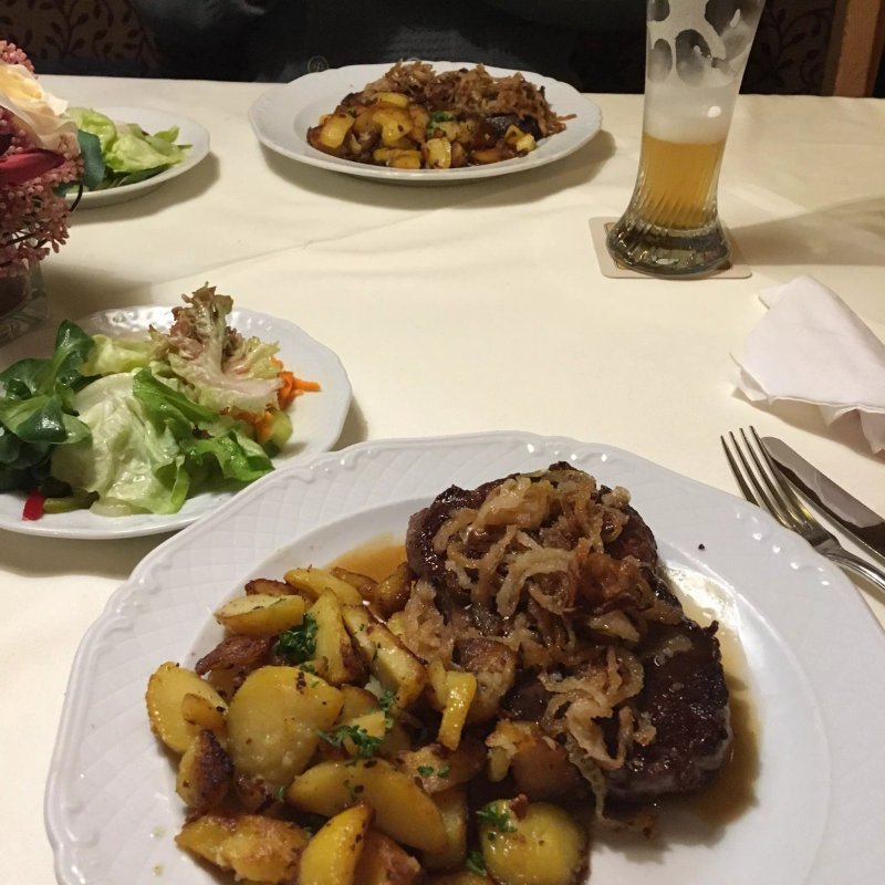 Gasthof & Metzgerei Goldener Lowe