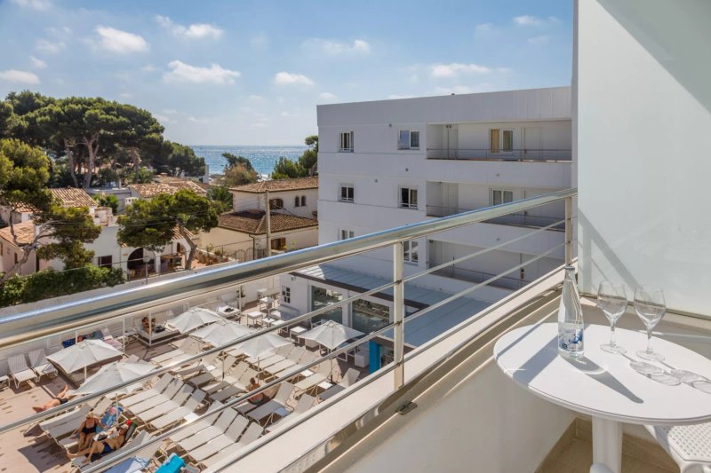 Hotel Triton Beach
