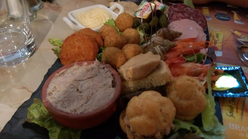 cafe des halles