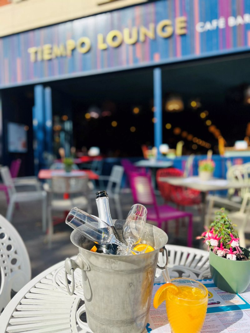 Tiempo Lounge