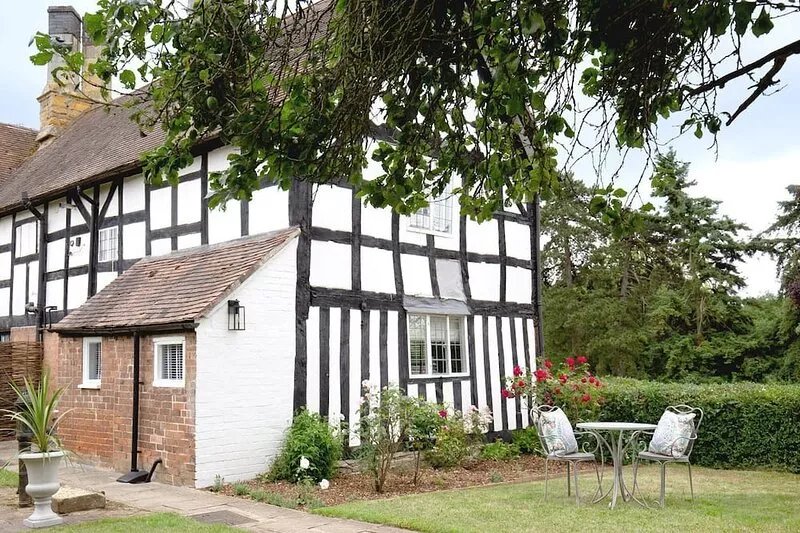 Locke's Cottage - sleeps 2 guests  in 1 bedroom