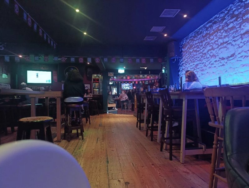 An Poc Fada Bar & Grill