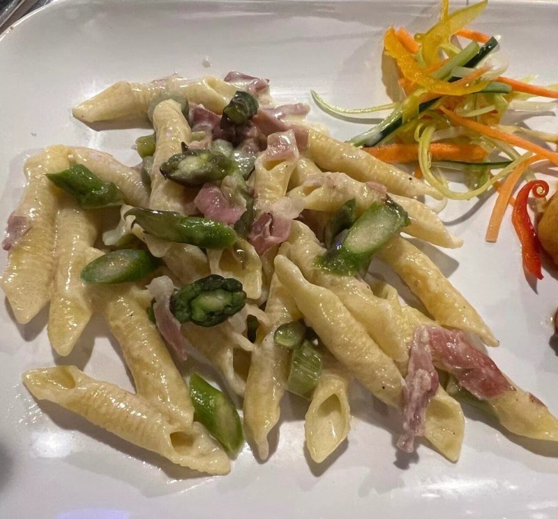 Papillon - Restaurant & Music
