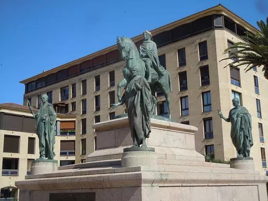 Monument Napoleon et ses quatre freres