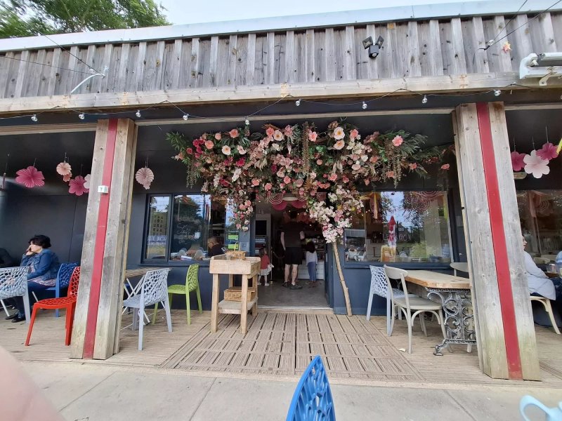 The Tennis Cafe
