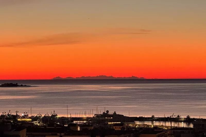 Villa Pinson Cannes with stunning views over Cap d'Ántibes