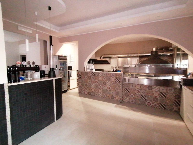 Pizzeria forno a legna