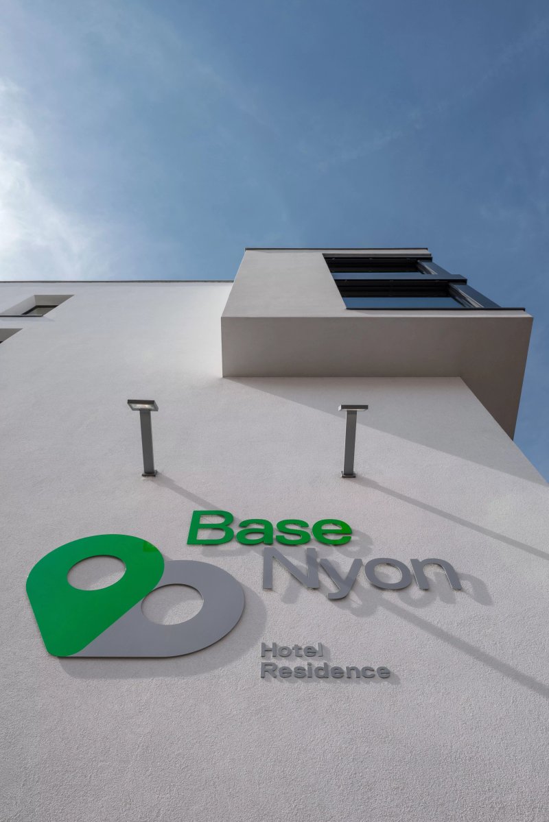 Base Nyon