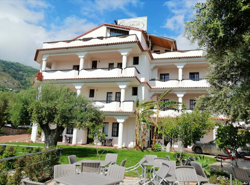 Arenas Hotel