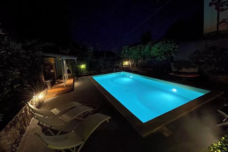 Villa in the hills of Versilia, with swimming pool, garden and sea view terrace