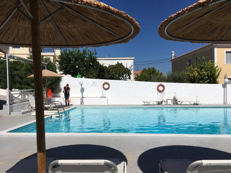 Bay's Hotel