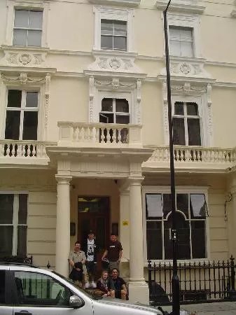 Monocrown Court