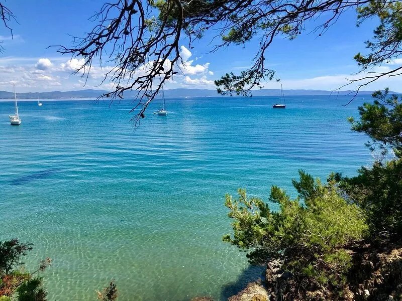 Waterfront duplex 150m2 12/14 pax, magnificent sea view.