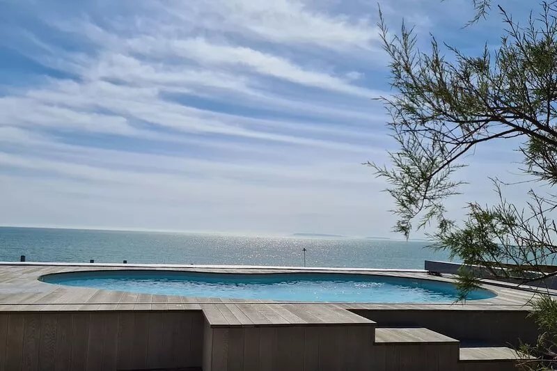 Stunning 7 bedroom Beach House & Annex Swimming Pool Hot Tub Aga Fire Games room