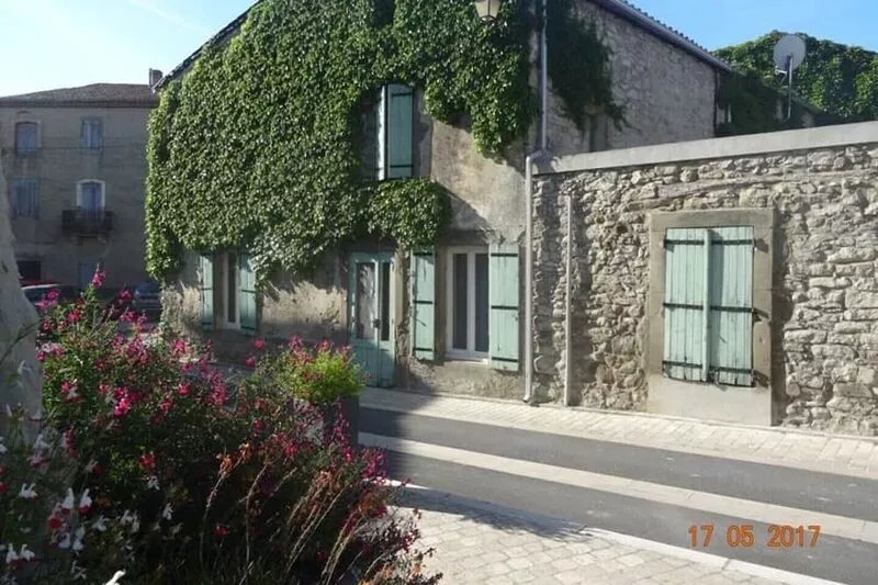 Spacious house with courtyard in the village centre