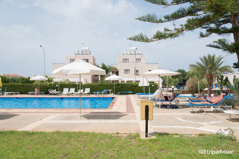 DebbieXenia Hotel Apartments