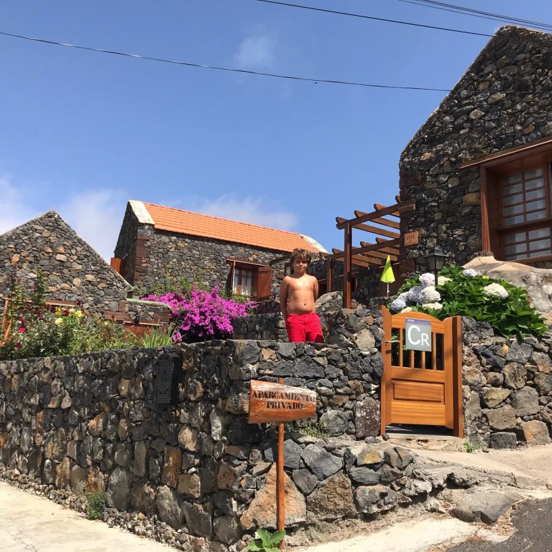Casas Rurales Los Almendreros/Los Perales