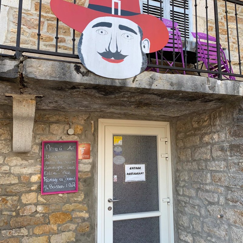 Le Chapeau Rouge
