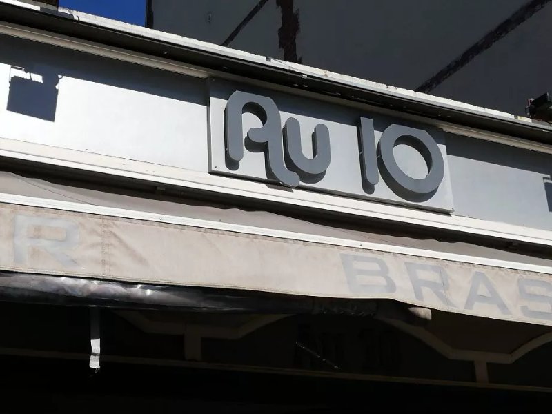 Au 10