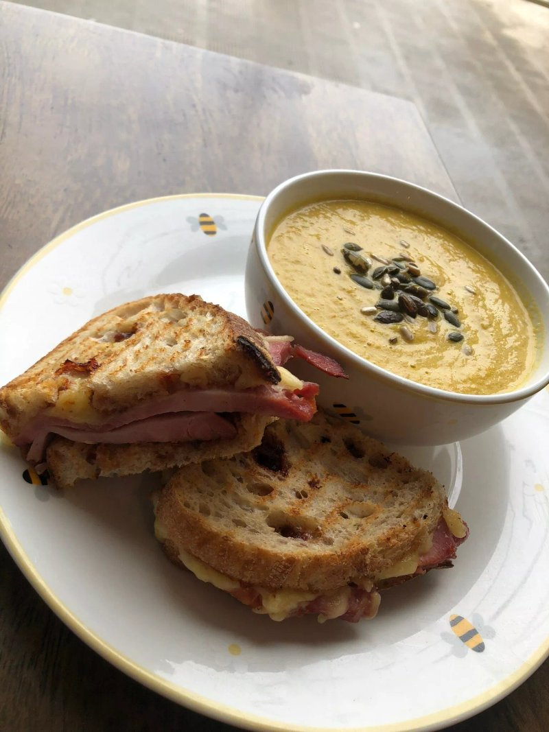 The Busy Bee Bistro