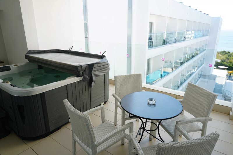 Napa Mermaid Hotel & Suites