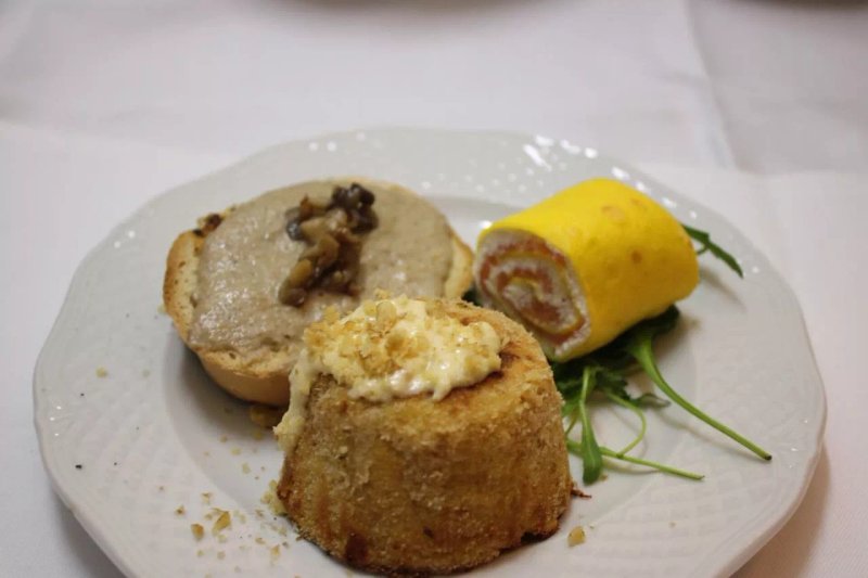 Restaurant Inn Three Moons