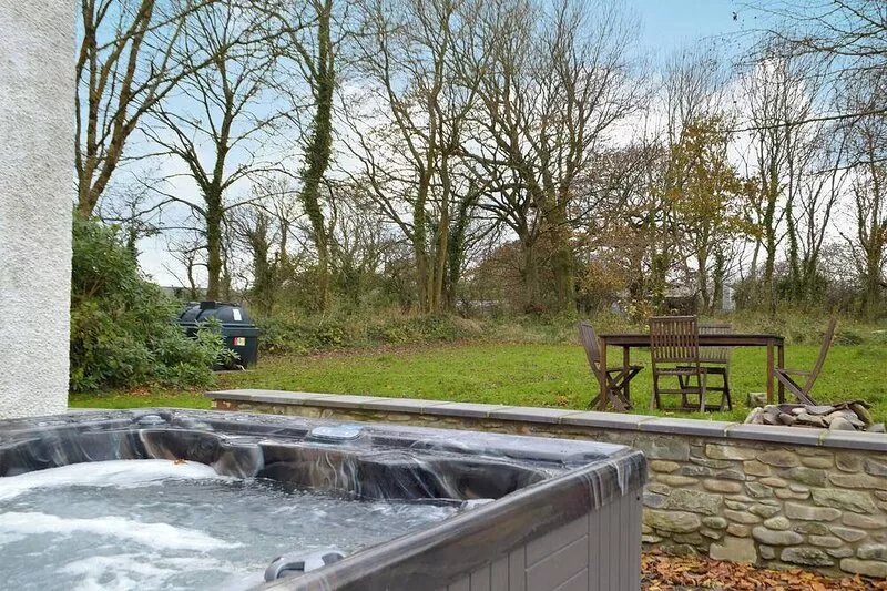 4 bedroom accommodation in Blaencelyn, near Llangrannog