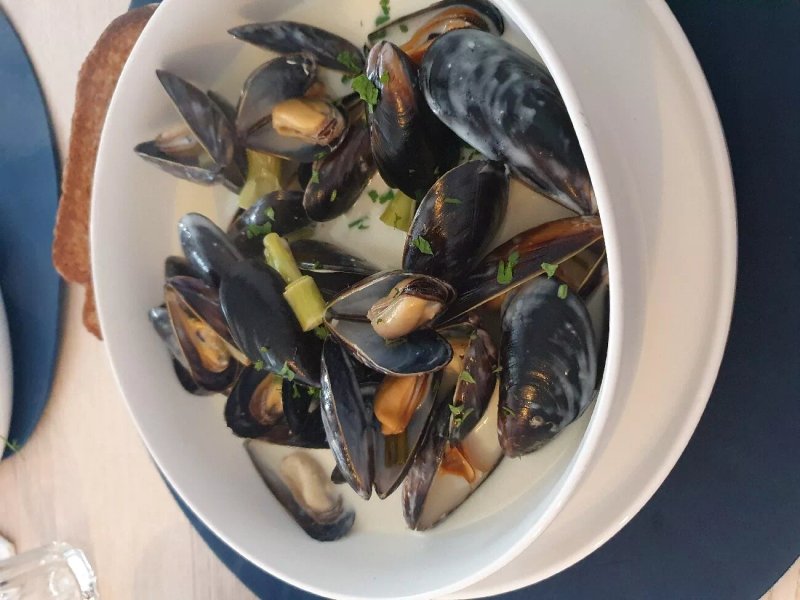 Caledonia Bistro