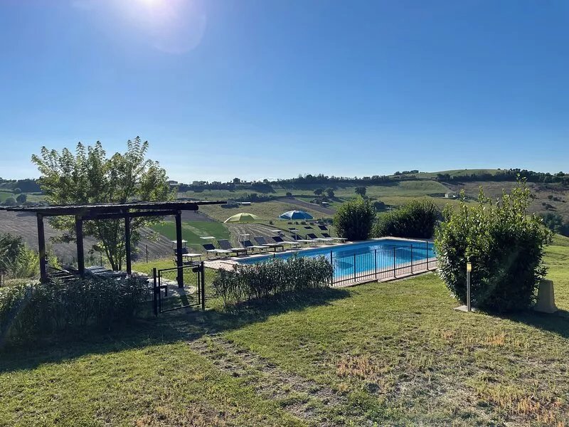 Stunning Restored farmhouse, ensuite bathrooms, every convenience, large pool