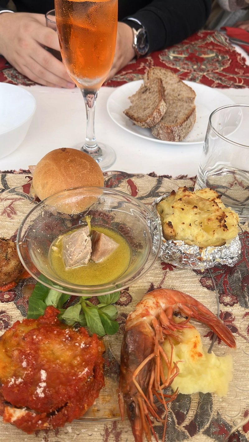 L’Abbraccio Music Theatre & Bio Food