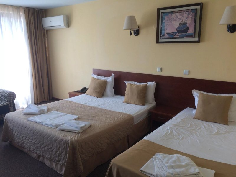 Avenue Hotel