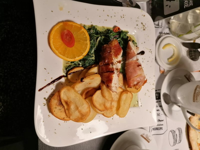 Momo Pasta i Wino