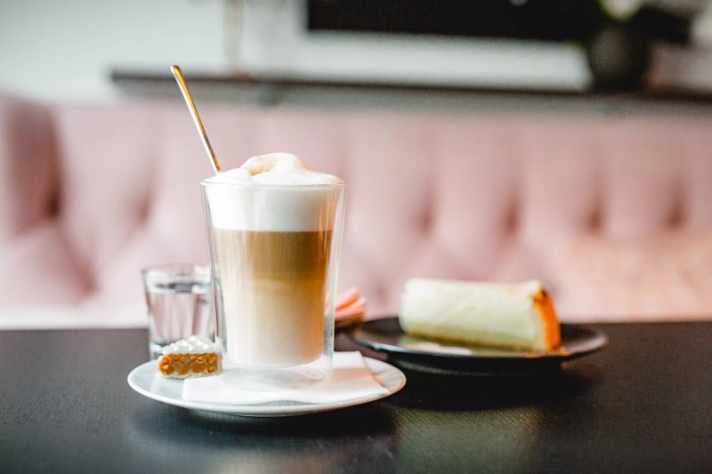 Meeting, Die Cafe-bar