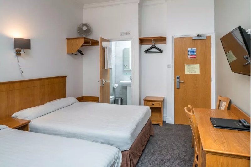 OYO Townhouse New England, London Victoria