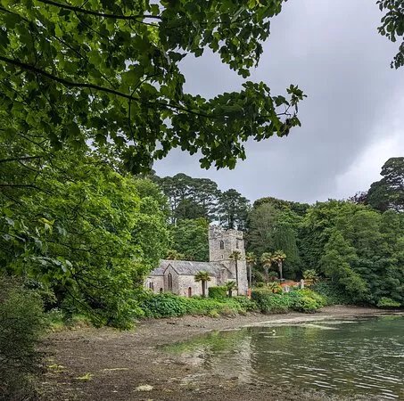 St Just-in-Roseland to St Mawes circular walk