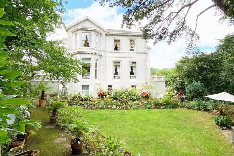 First Floor Studio Apartment in charming historic building overlooking gardens.