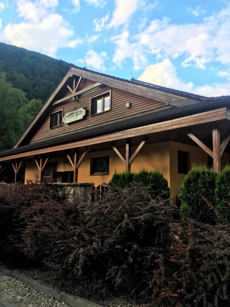 Country Saloon Bela Hotel