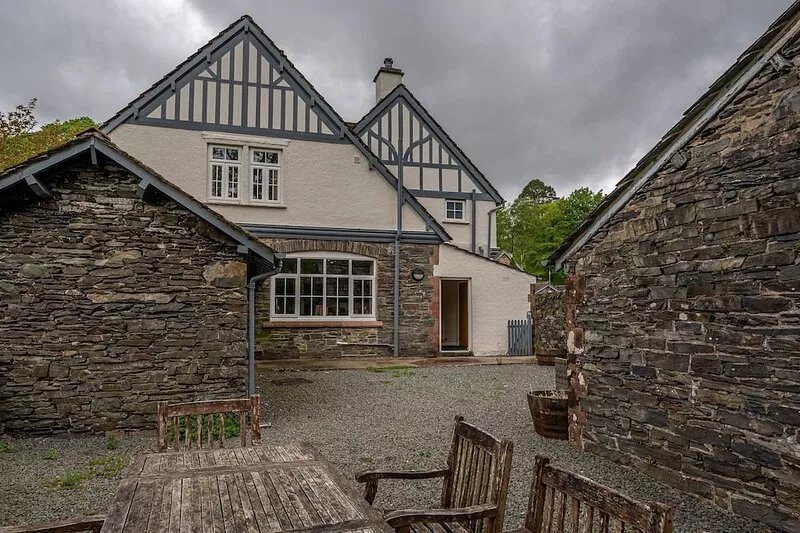 Home Farmhouse - sleeps 8 guests  in 4 bedrooms