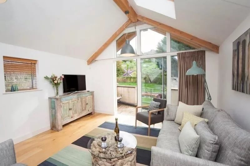 Bridge Lock Mews | Luxury Canal Front Mews House - with parking