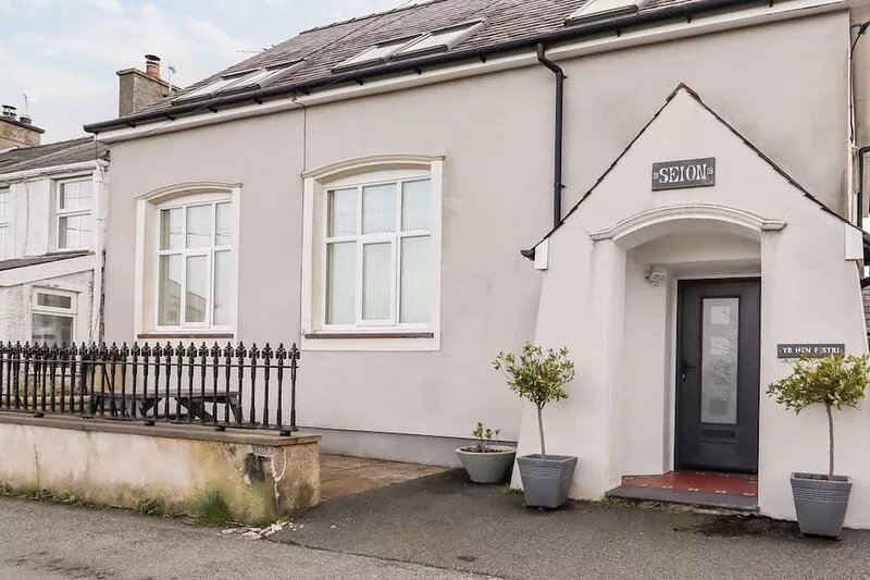 YR HEN FESTRI, family friendly, luxury holiday cottage in Y Felinheli