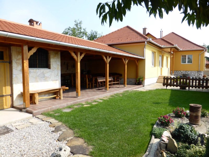 Napfény Apartman and Guesthouse