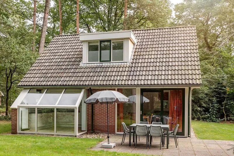 Detached bungalow with dishwasher, next to a nature reserve