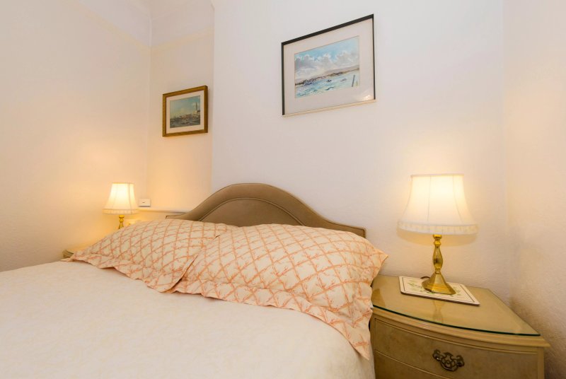 Shoreline Bed & Breakfast