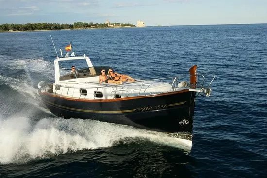 Island Yachts Broker