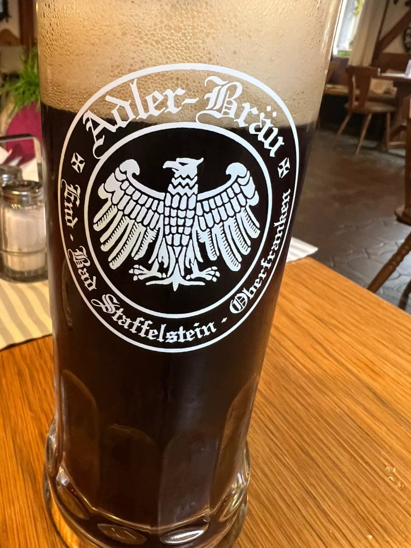 Schwarzer Adler